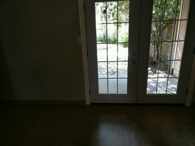 Building Photo - 640 Sandalwood Dr