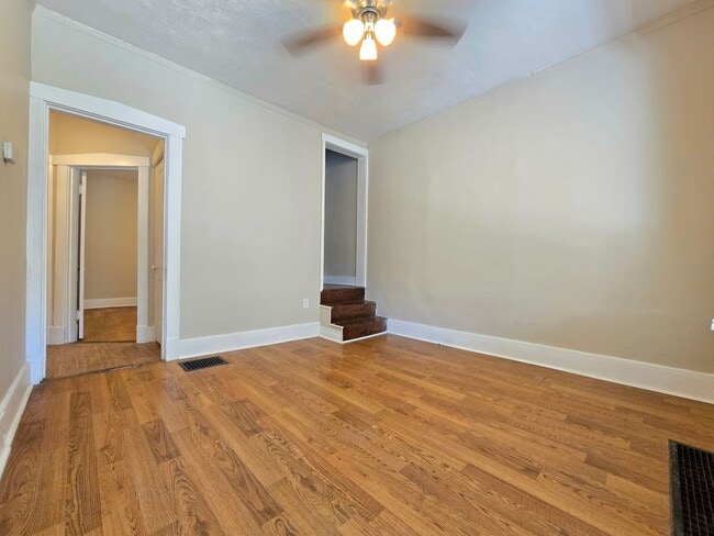 Foto del edificio - ? Renovated 4-Bedroom Home with Modern Upg...