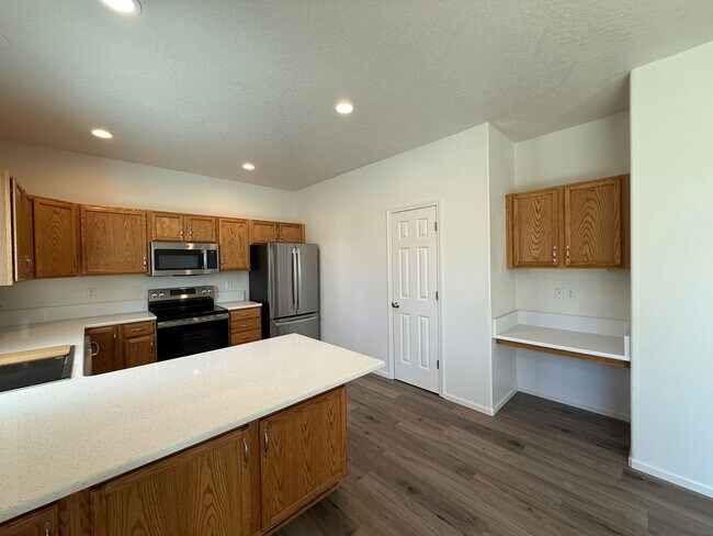 Building Photo - Freshly Updated Four Bedroom