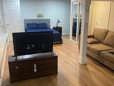 Building Photo - Updated unit Great location W/D hook up