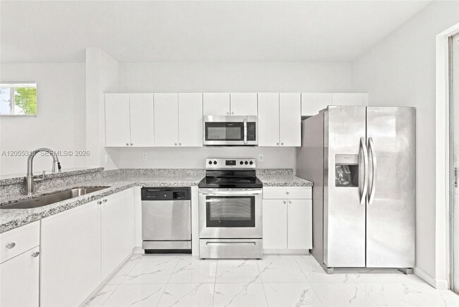 Foto del edificio - 8684 NW 1st St