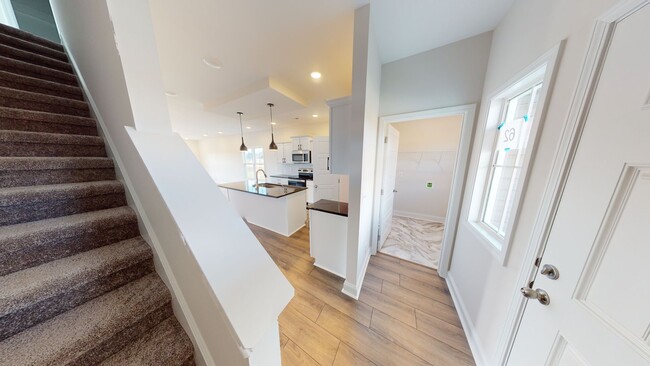 Foto del edificio - Modern Comfort, Great Location, and Pet-Fr...