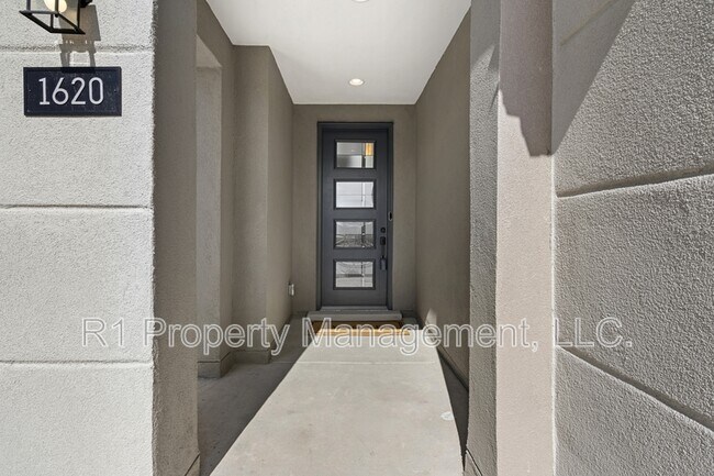 Foto del edificio - 1620 Alpine Mdws Ln NW