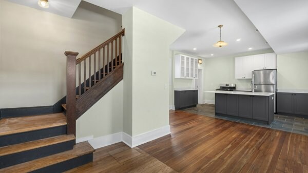 Building Photo - 820 Vinewood St