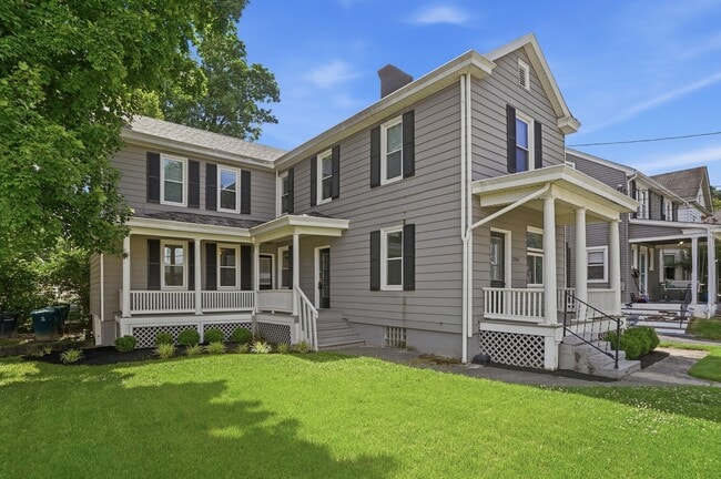 Building Photo - 3784 Isabella Ave
