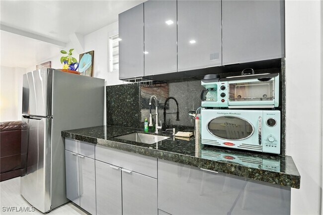 Foto del edificio - 936 Panther Creek Ln