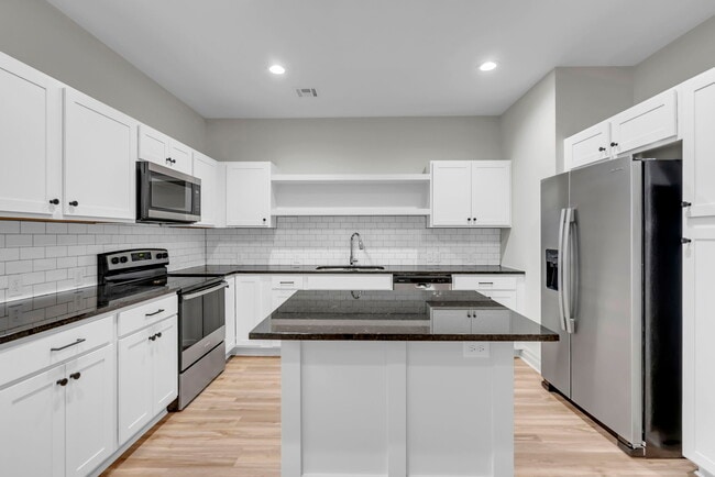 Building Photo - 1932 E Village Estates Ct
