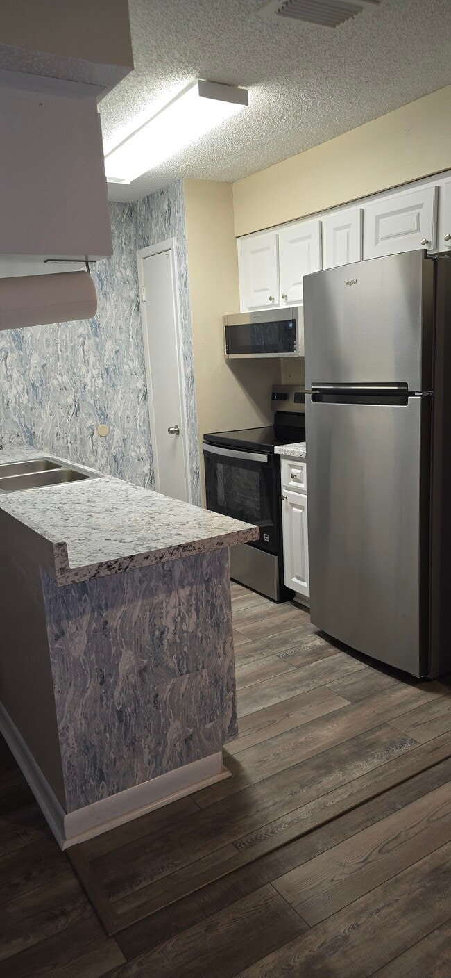 Kitchen - 222 Thorntree Pl