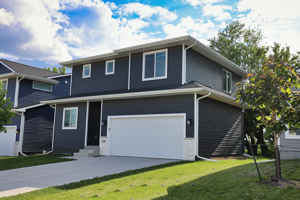 Foto principal - 4728 167th St