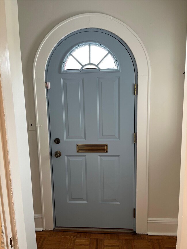 Foto del edificio - 7 Floyd Pl