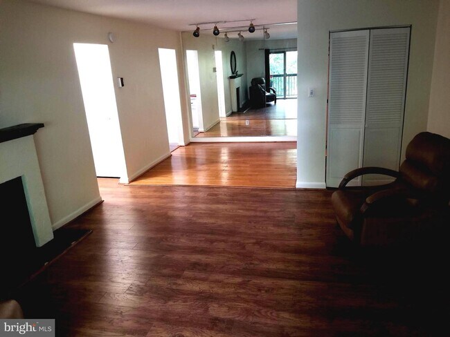Foto del edificio - 10300 Westlake Dr