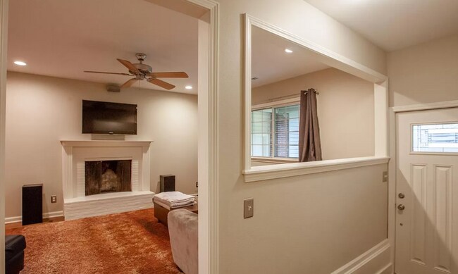 Foto del edificio - Charming 2 Bed, 1 Bath Home with Great Amenities