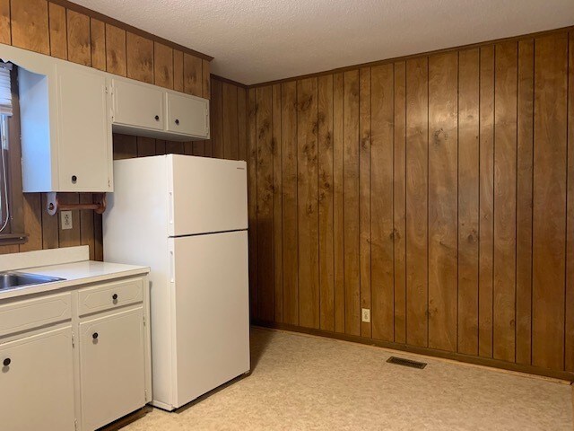Building Photo - Nice Three Bedroom Home in NW
