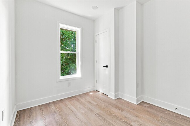 Foto del edificio - 5044 Parrish St