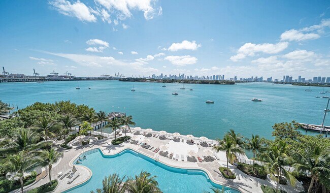 Disfrute de vistas inigualables desde su balcón - Southgate Towers