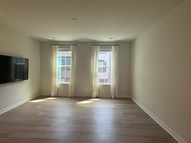 Building Photo - Room in Townhome on Tristram Ln