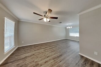 Building Photo - 9919 Villa Verde Dr
