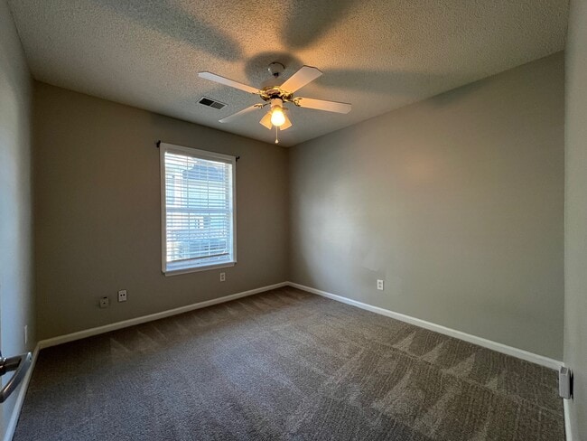 Building Photo - 130 Stonehurst Dr