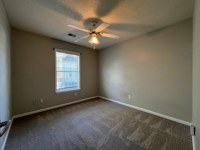 Foto del edificio - 130 Stonehurst Dr