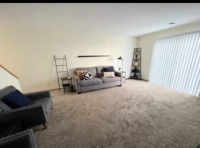 Living room - 2425 Bostrom Ct