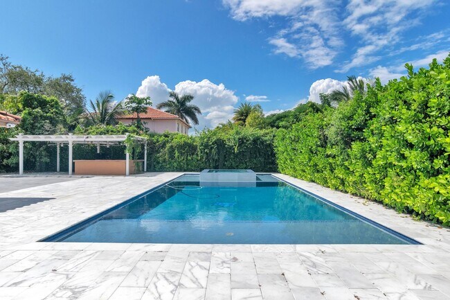 Building Photo - Beautiful home in quiet neighborhood