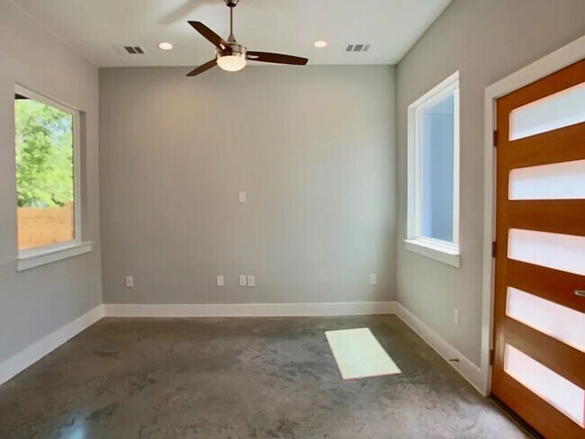 Foto del edificio - East Riverside near parks