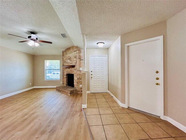 Foto del edificio - 12300 Deer Falls Dr