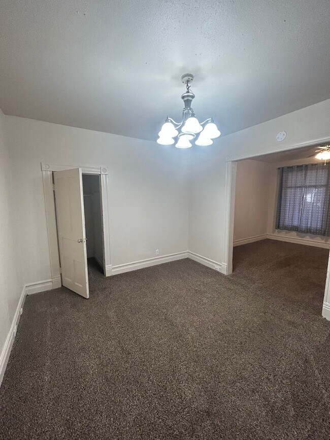 Foto del edificio - 402 W Mercury St