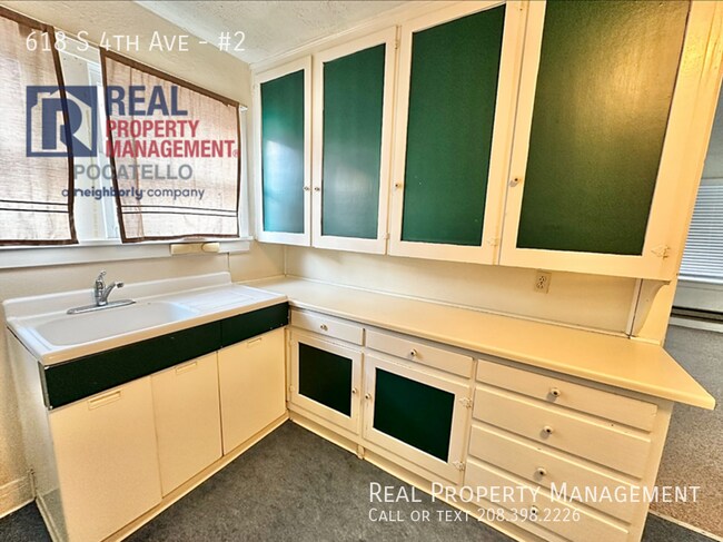 Foto del edificio - 1 bedroom 1 Bath upper apartment - within ...