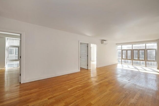 Foto del edificio - 2 bedroom in ELMHURST NY 11373