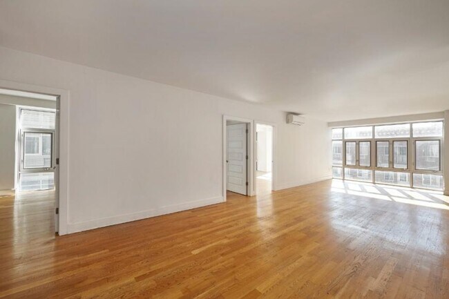 Building Photo - 2 bedroom in ELMHURST NY 11373