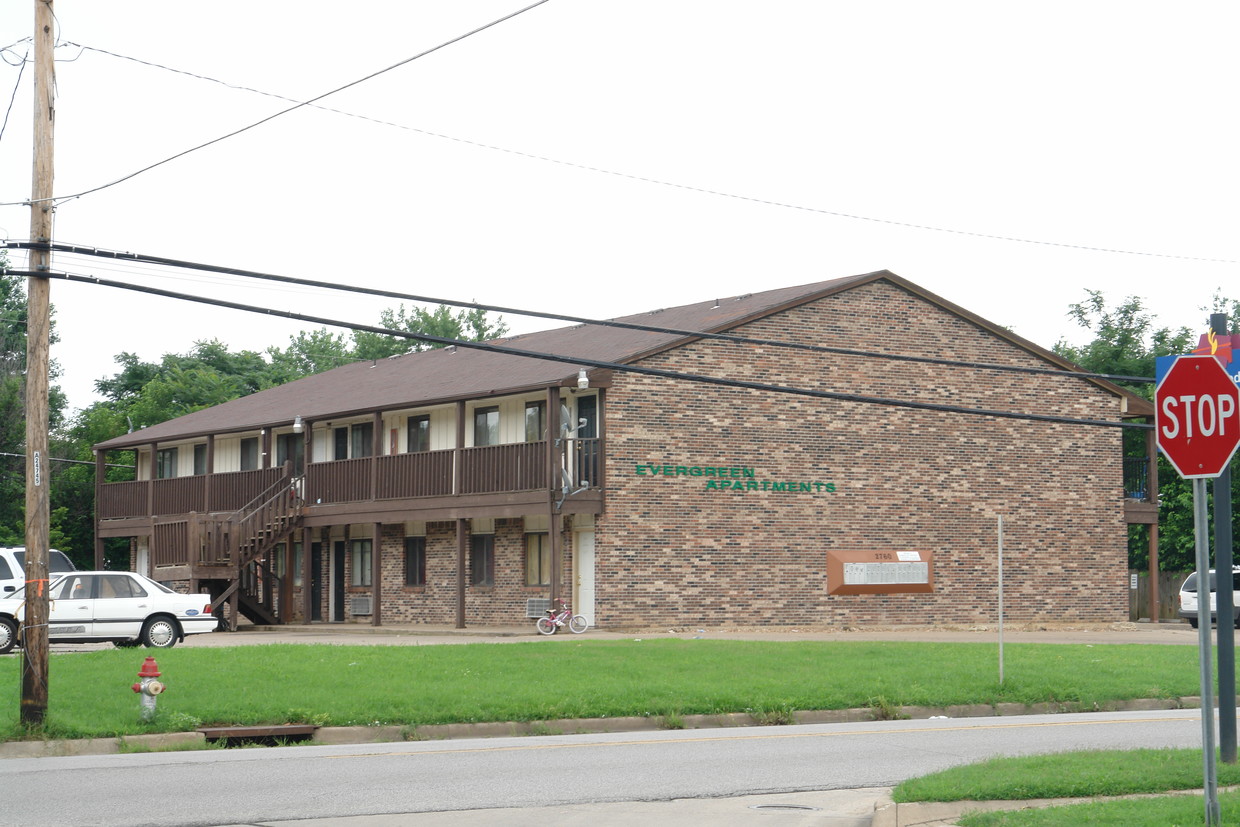 Building Photo - Evergreen Apartments