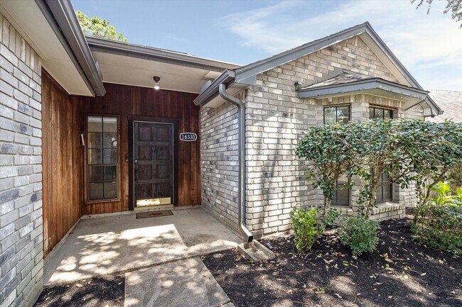 Foto del edificio - 16330 Leamington Ln