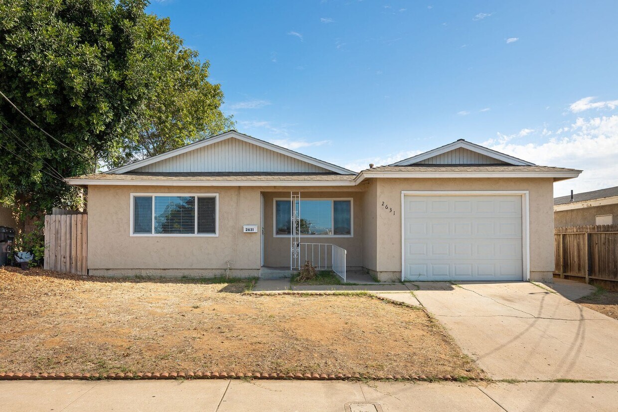 Foto principal - Single family home for rent 4bed/2bath! -$...