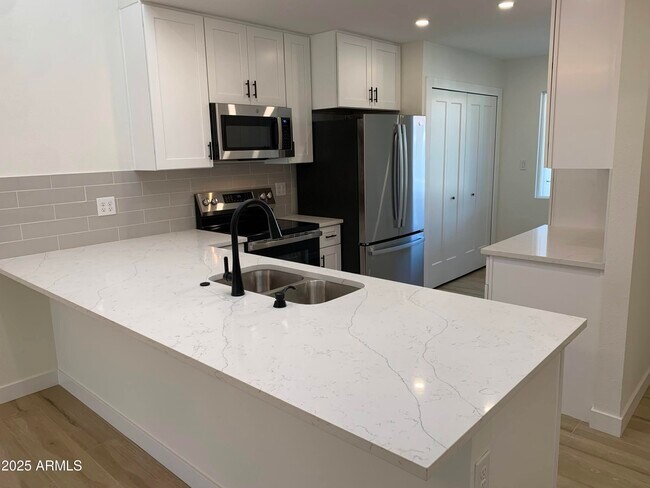 Foto del edificio - 7721 E Sandalwood Dr