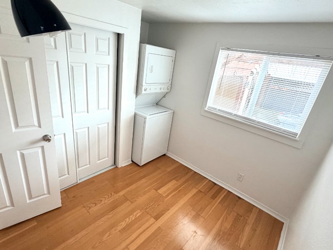 Foto del edificio - 220 E Home St