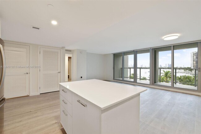 Foto del edificio - 1504 Bay Rd