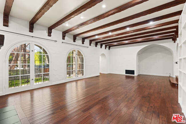 Building Photo - 258 S Orange Dr