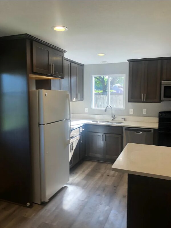 Foto del edificio - 3128 Woodleaf St NE