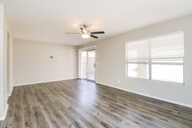 Building Photo - 4758 W Wahalla Ln