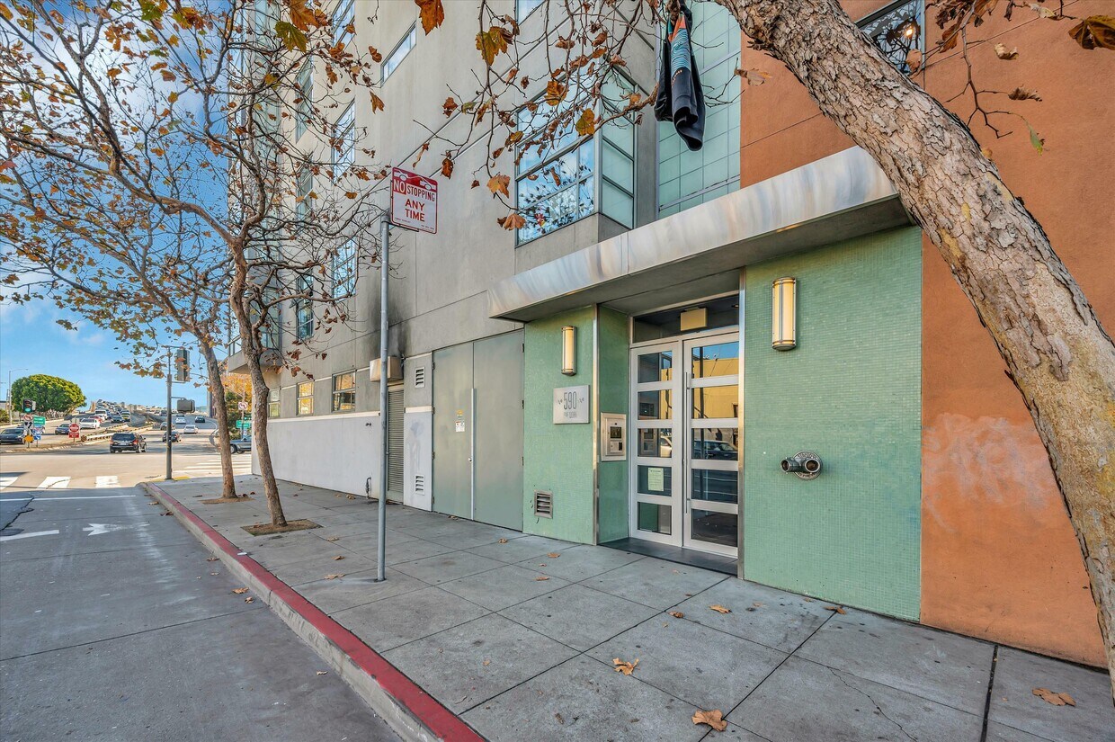 Primary Photo - 590 6th St