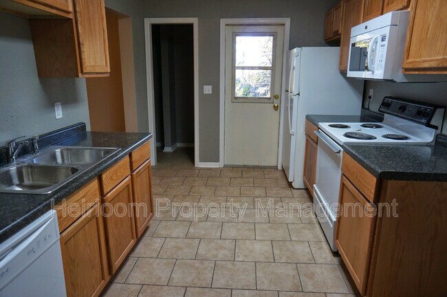 Foto del edificio - 828 E 6th St