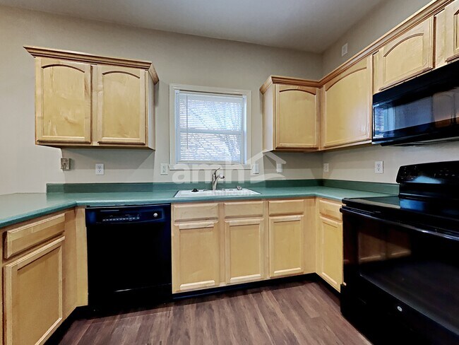 Foto del edificio - 13041 Rawlings Ct