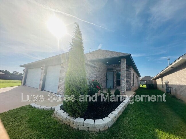 Photo - 9000 Northwest 142nd Street House