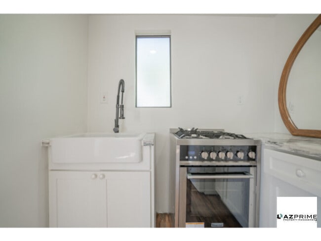 Building Photo - Experience Modern City Living In This Effi...