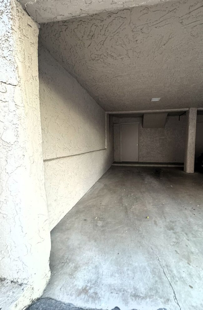 Building Photo - 1201 E Northshore Dr