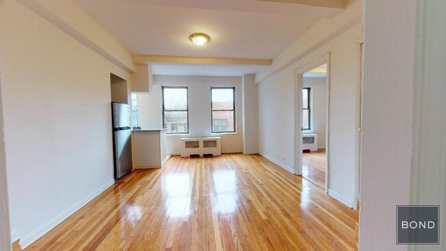 Building Photo - 301 E 38th St