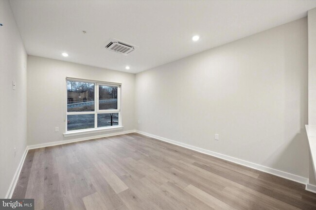 Building Photo - 3449 Scotts Ln