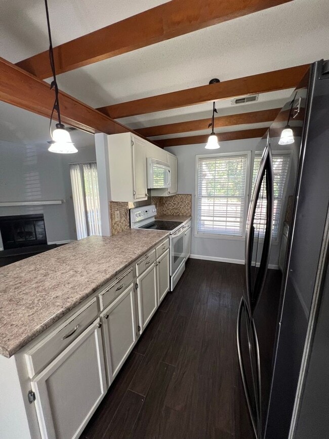 Building Photo - 3 bedroom, 2 bath House