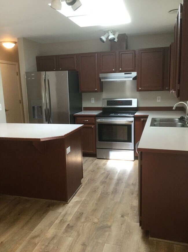 Photo - Cul-de-SAC Living close to Silverdale House